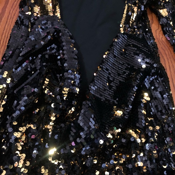 Black and gold sequin backless dress - Picture 4 of 5